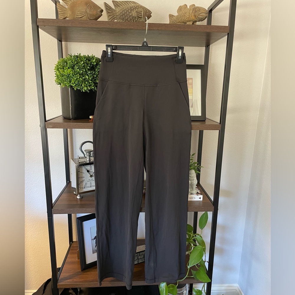 EUC - Lululemon High Rise Align Wide Leg Pant Black Size 6 - Short